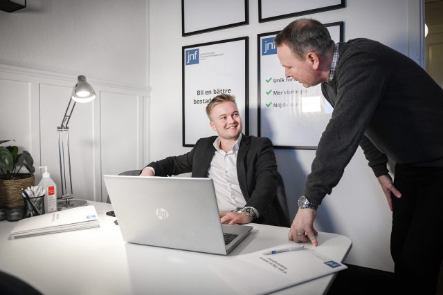 Willy och Mattias på Jonas Nilsson Fastighetsförmedling